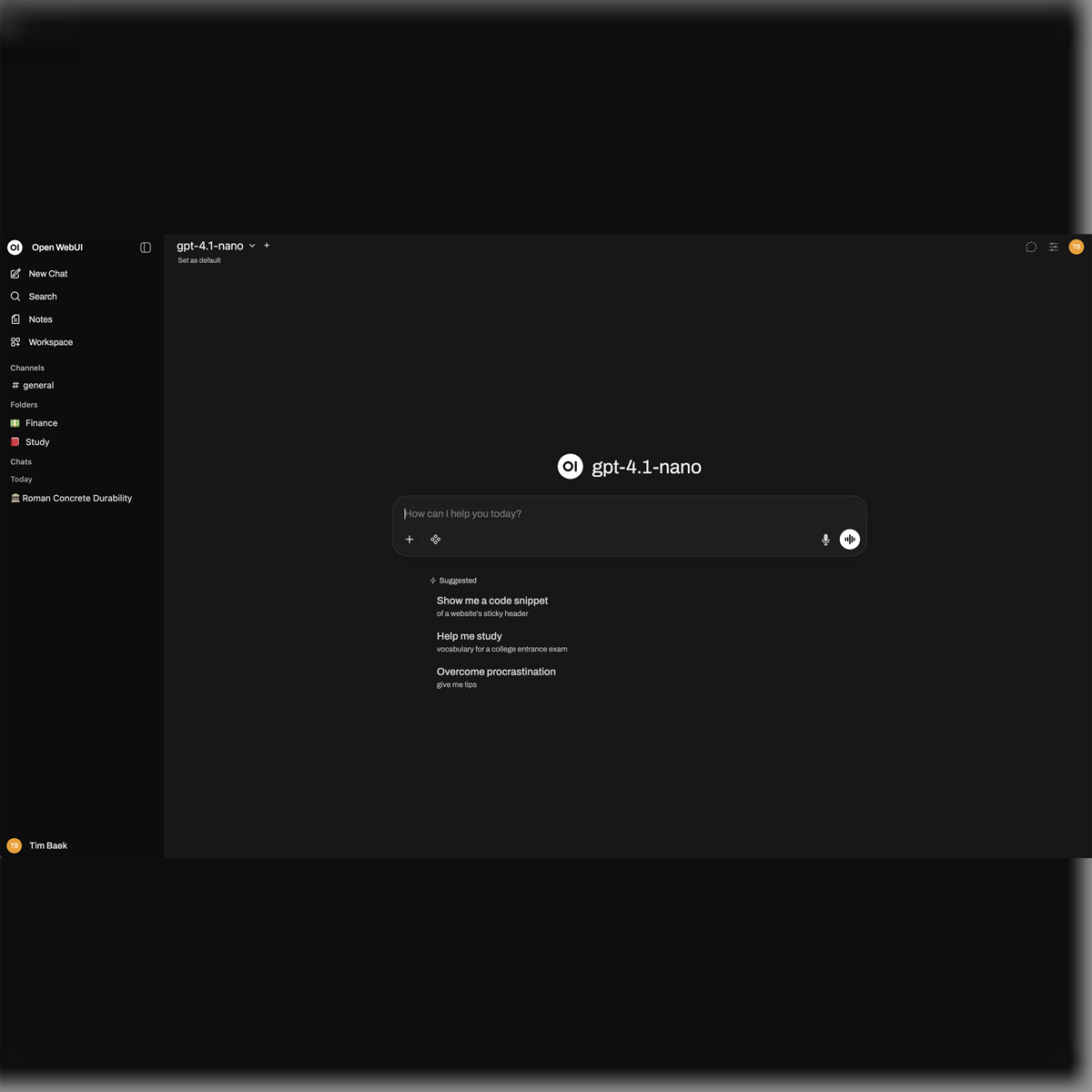 Скриншот интерфейса Open WebUI с боковой панелью рабочих разделов и окном чата; официальный кадр продукта
